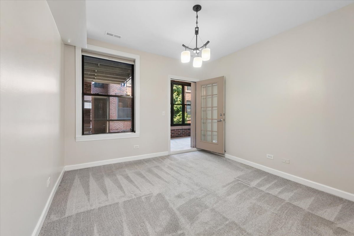 741 W Cornelia Avenue N1 Property Photo 9