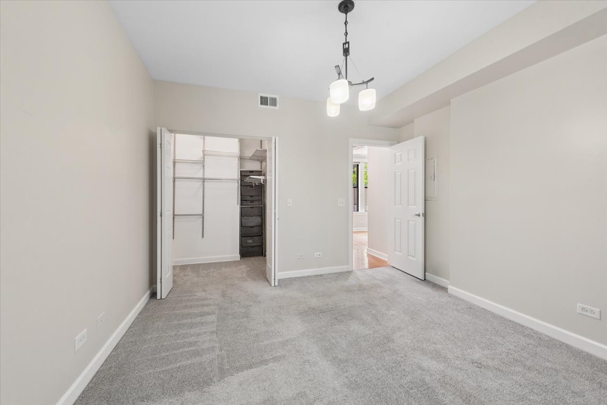 741 W Cornelia Avenue N1 Property Photo 10