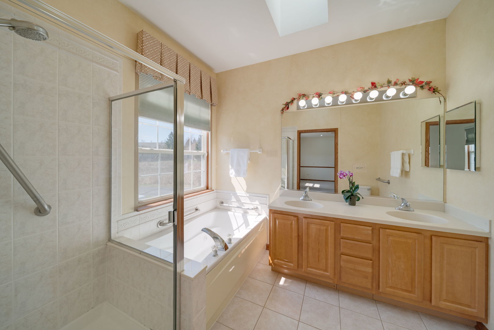 2370 Carillon Drive Property Photo 9
