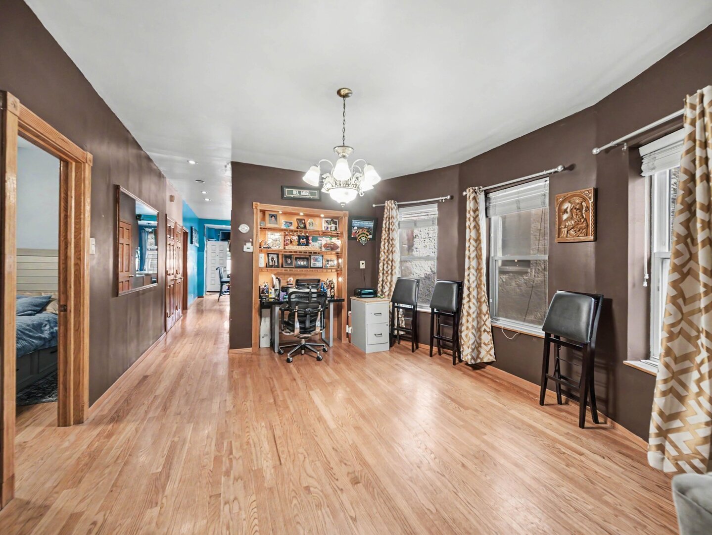 4749 N Dover Street Property Photo 3