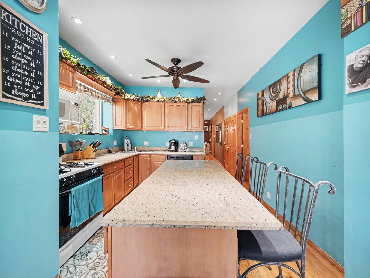 4749 N Dover Street Property Photo 5