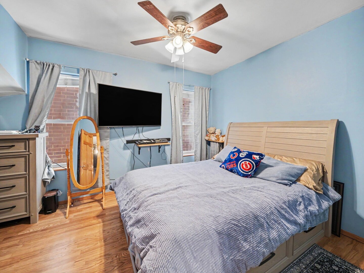 4749 N Dover Street Property Photo 6