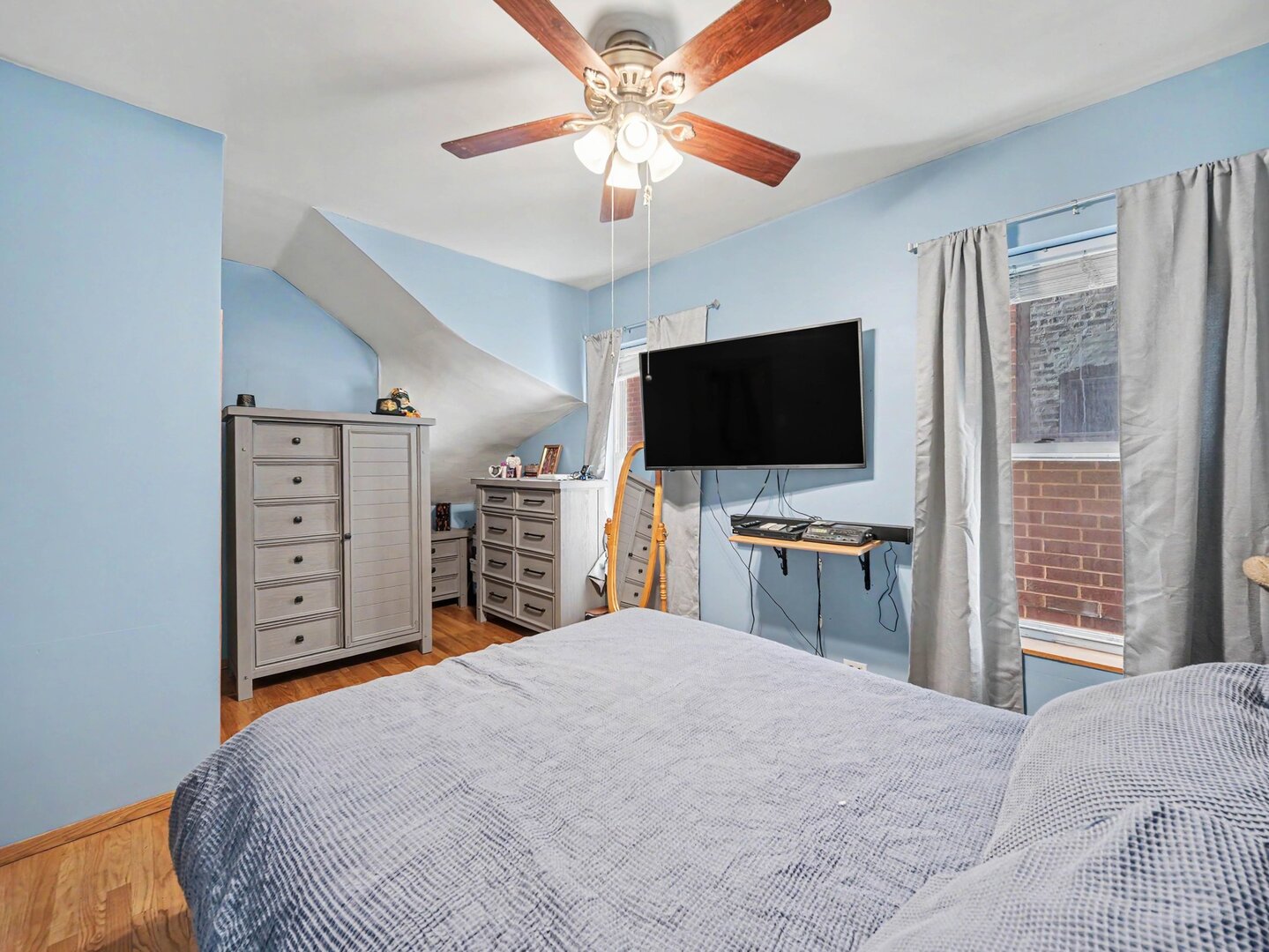 4749 N Dover Street Property Photo 7