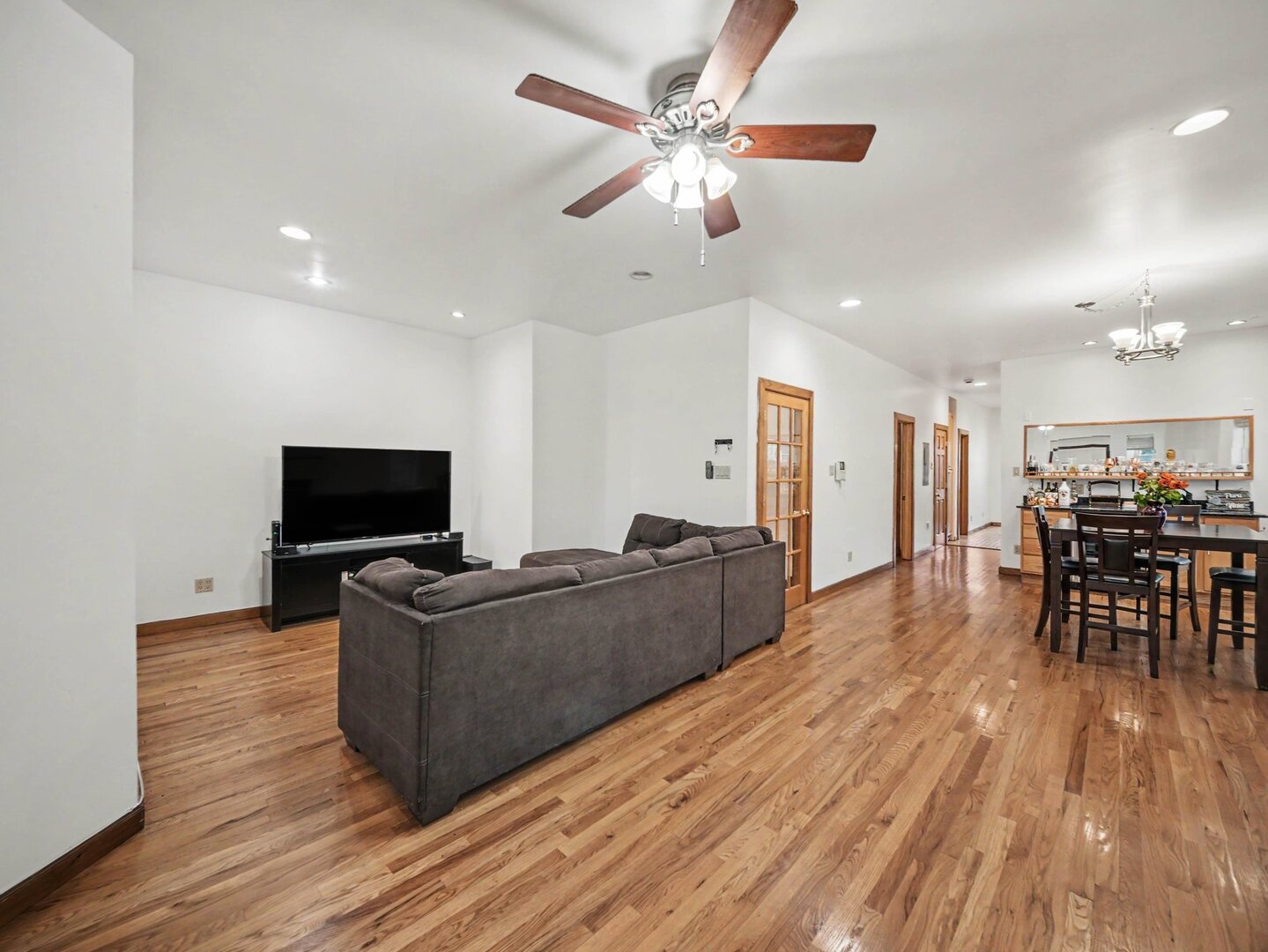 4749 N Dover Street Property Photo 13