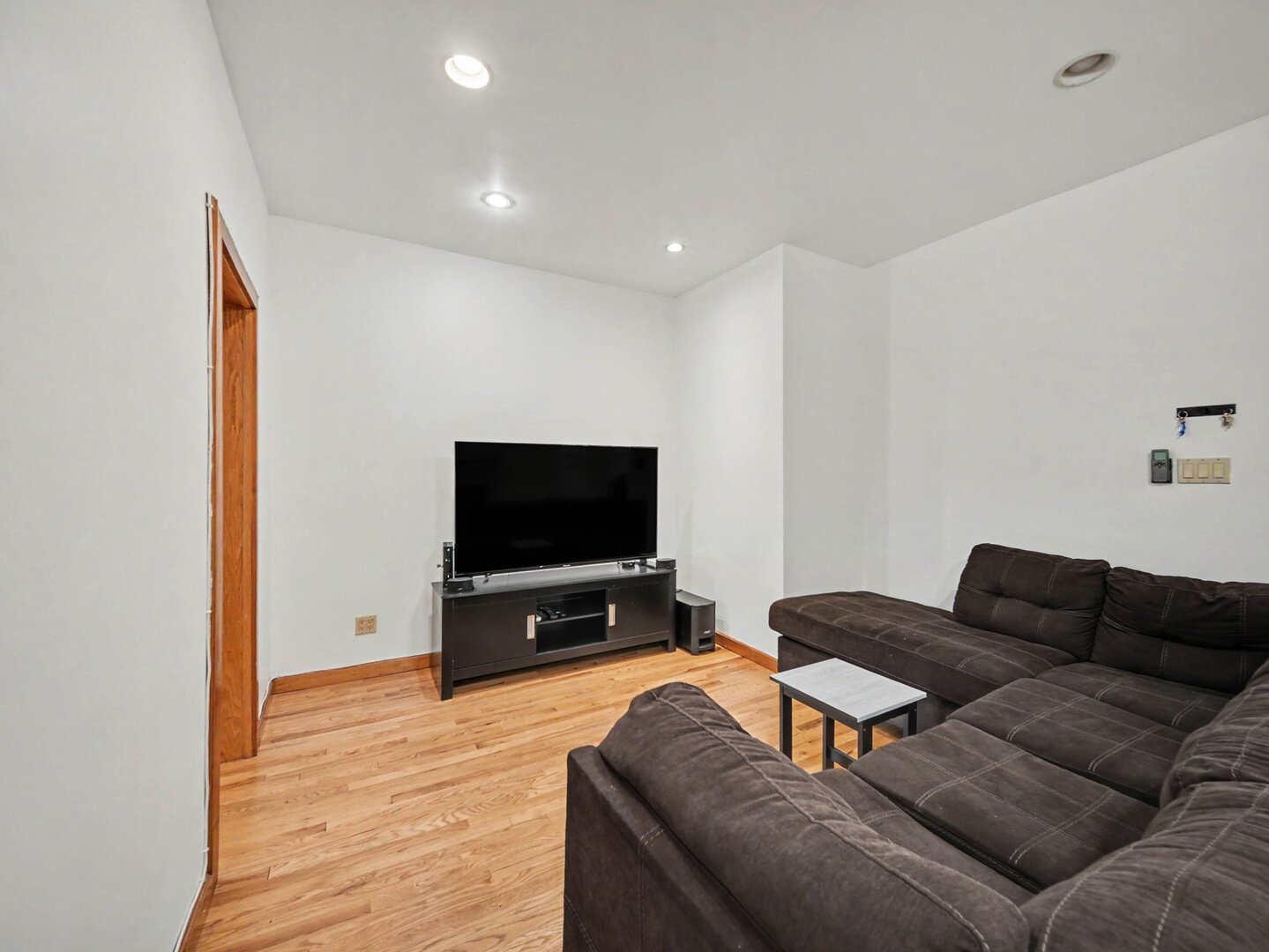 4749 N Dover Street Property Photo 14