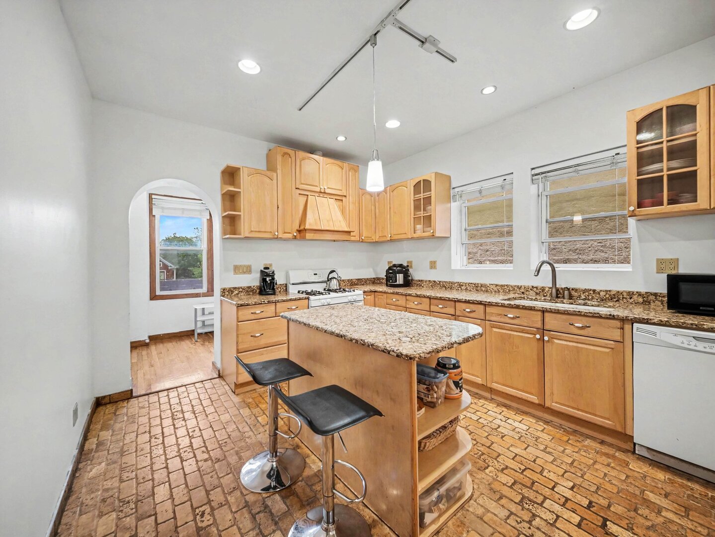 4749 N Dover Street Property Photo 17