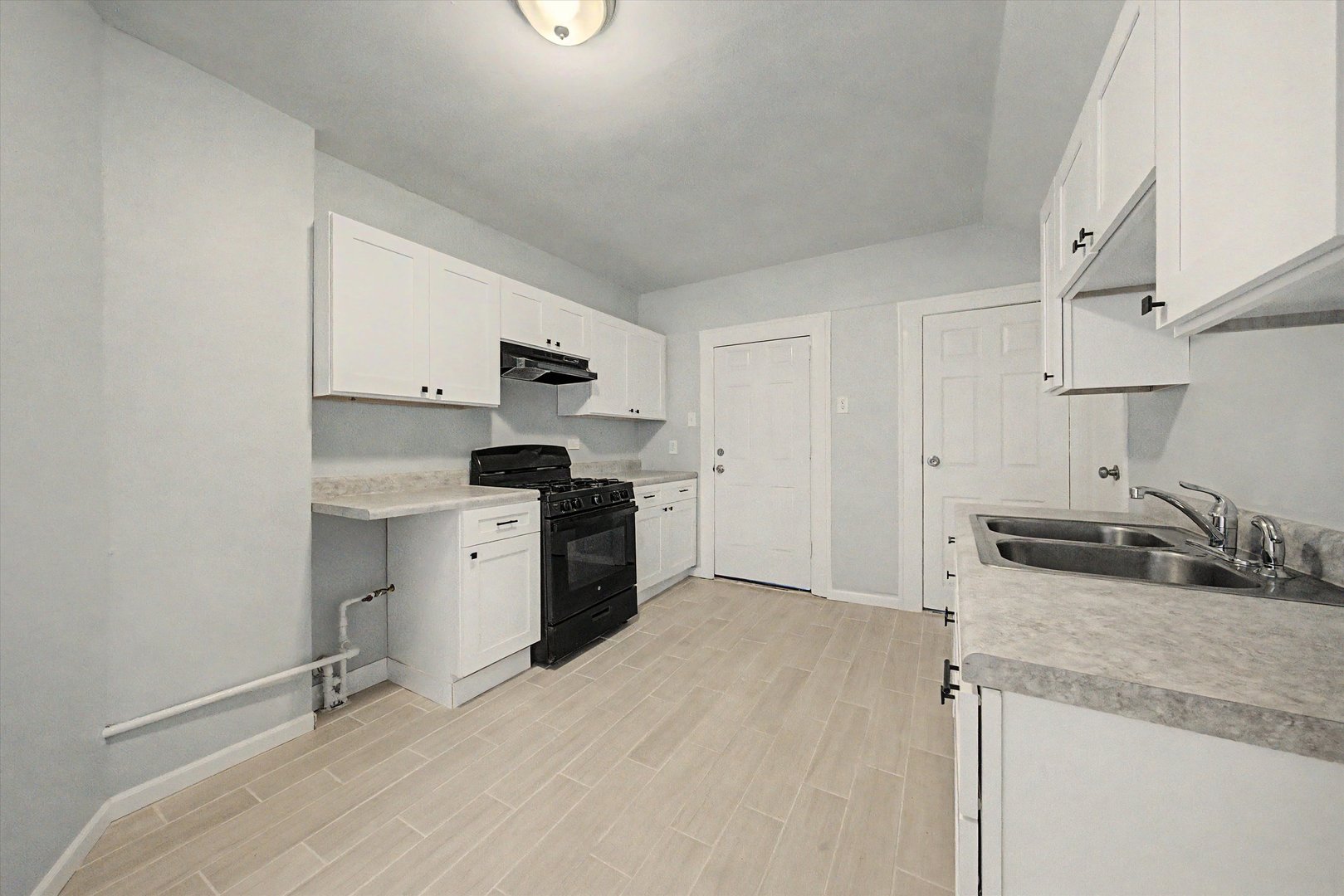 8239 S Colfax Avenue Property Photo 4