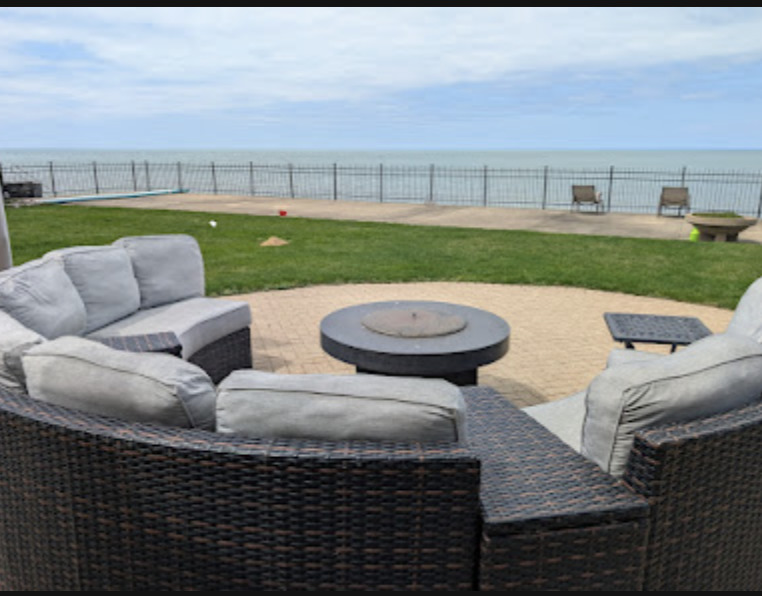 2940 Lake Shore Drive Property Photo 2