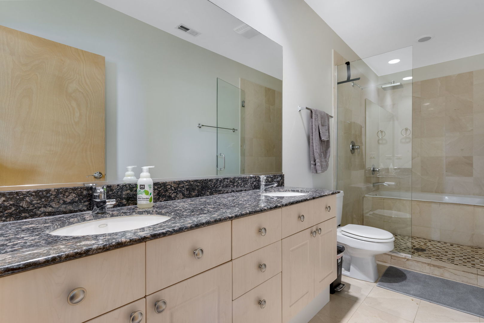 1849 W North Avenue 10 Property Photo 14