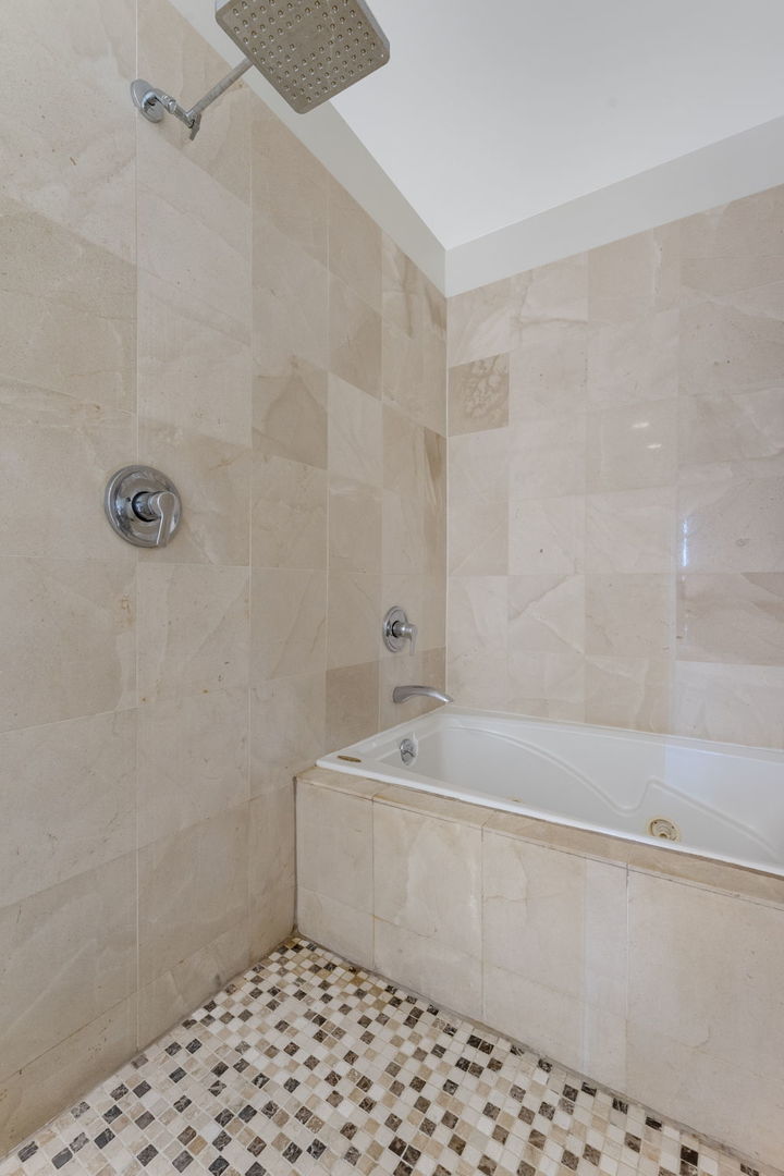 1849 W North Avenue 10 Property Photo 15