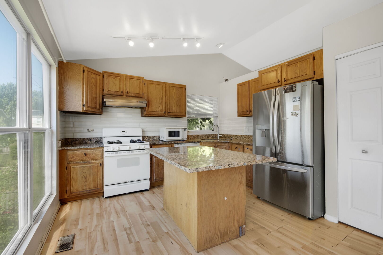 479 Bluebird Drive Property Photo 5