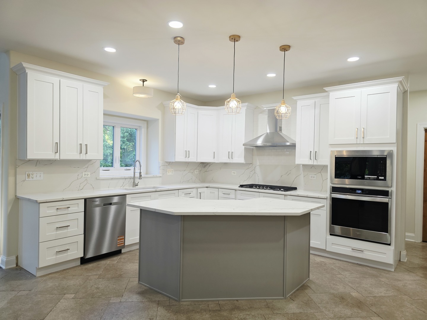 12670112 Property Photo 11