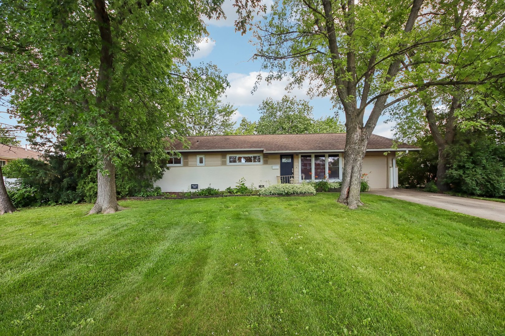 320 Illinois Boulevard Property Photo 1