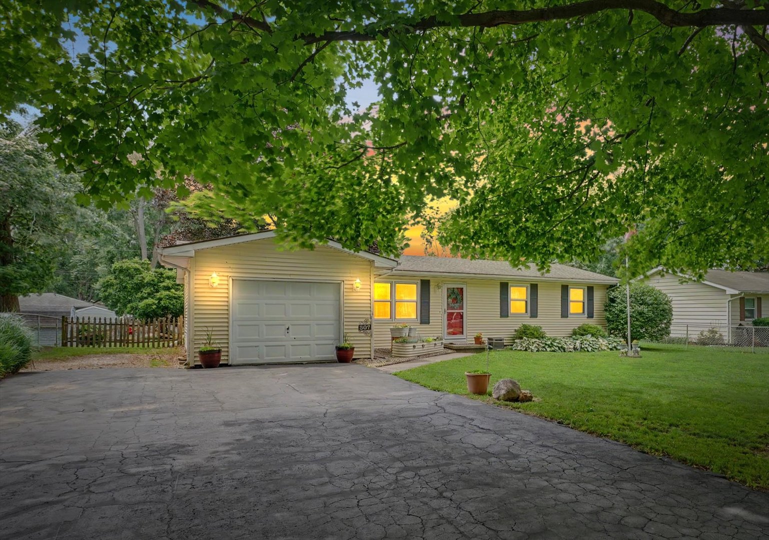 507 E Larmon Street Property Photo 1