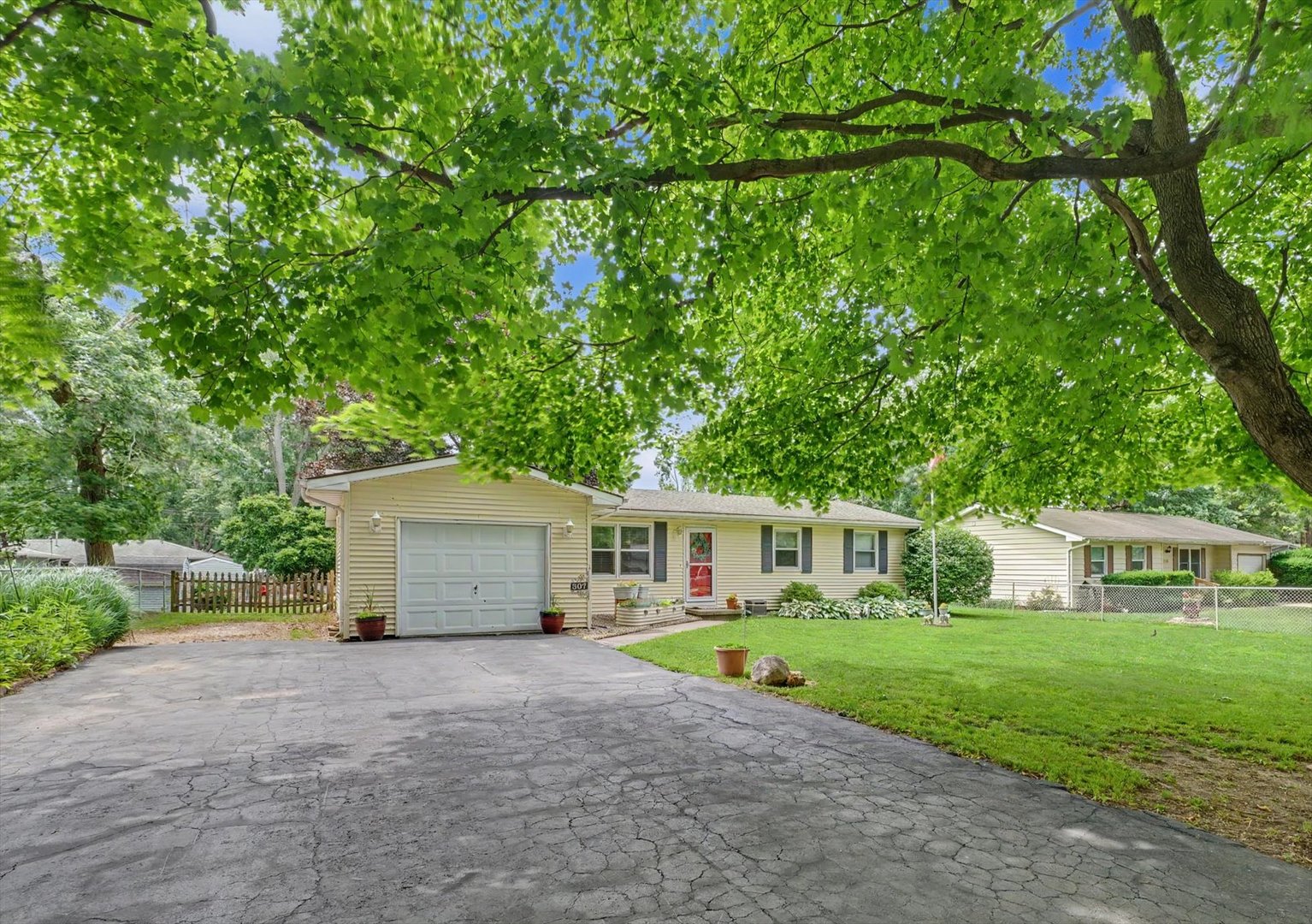 507 E Larmon Street Property Photo 2