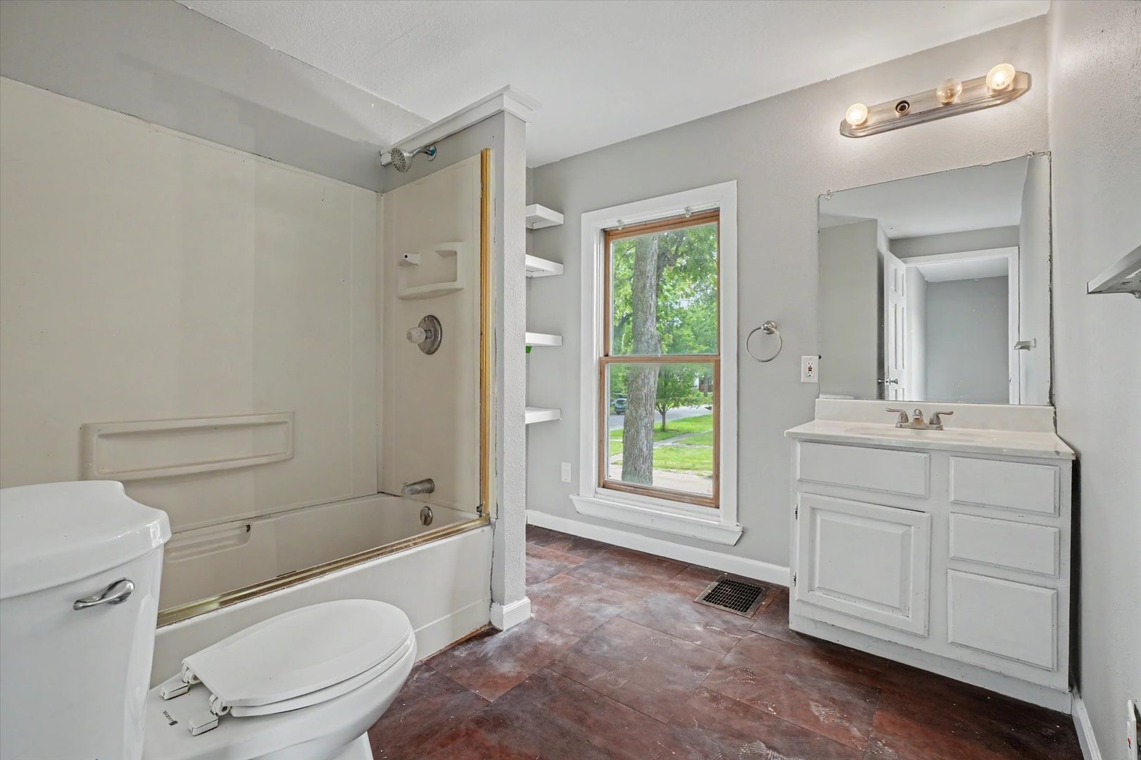 359 W State Street Property Photo 26