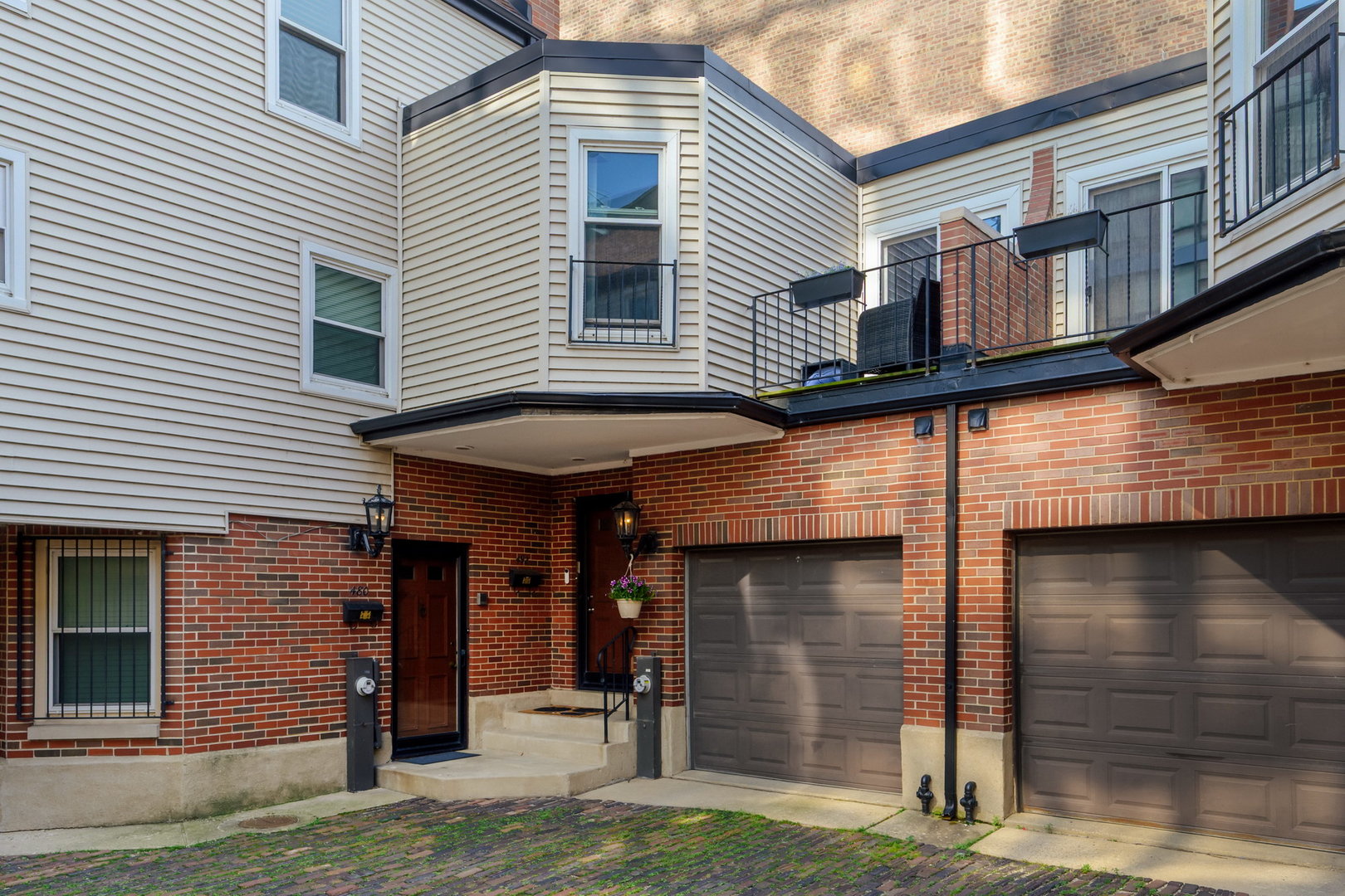 492 W Belmont Avenue Property Photo 1