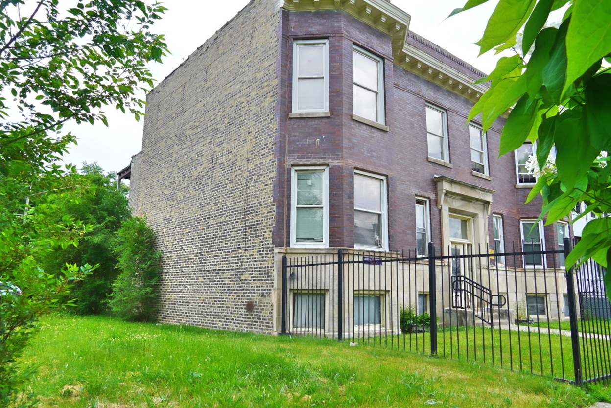 7321 S Stewart Avenue Property Photo 2