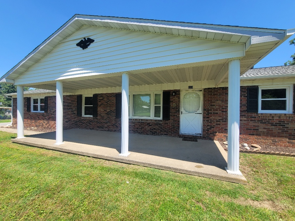 210 Brockett Street Property Photo 4