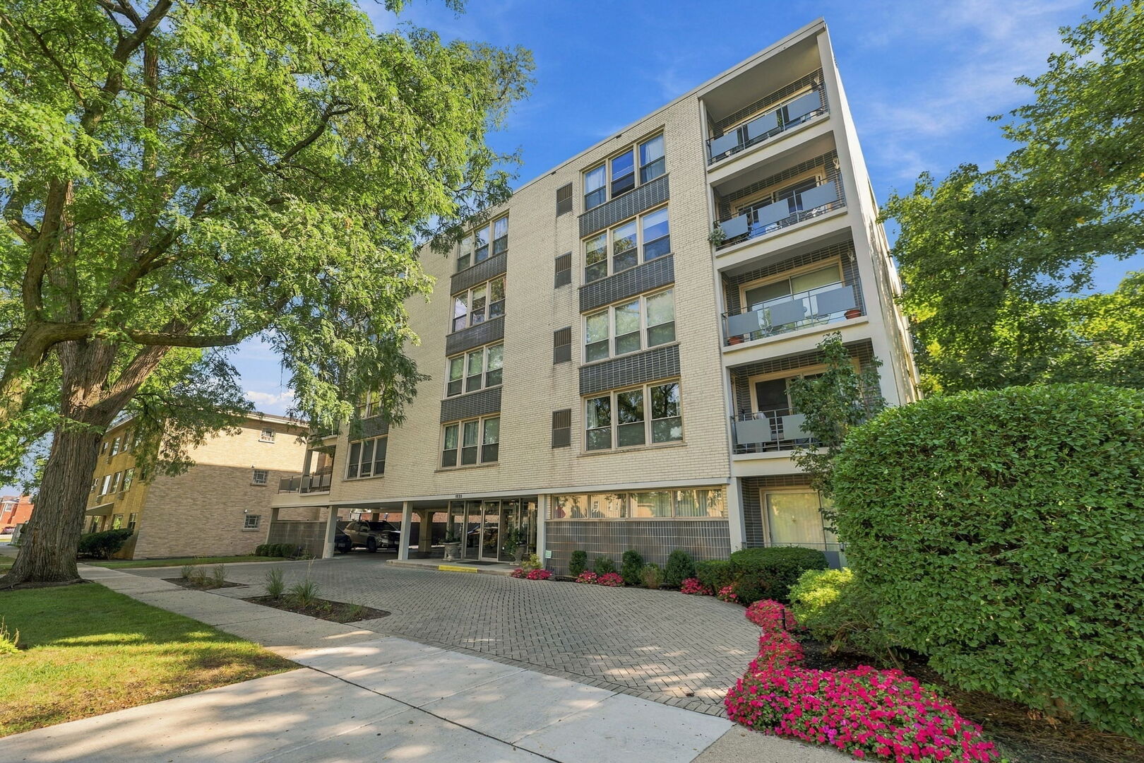 1535 Park Avenue 401 Property Photo 1