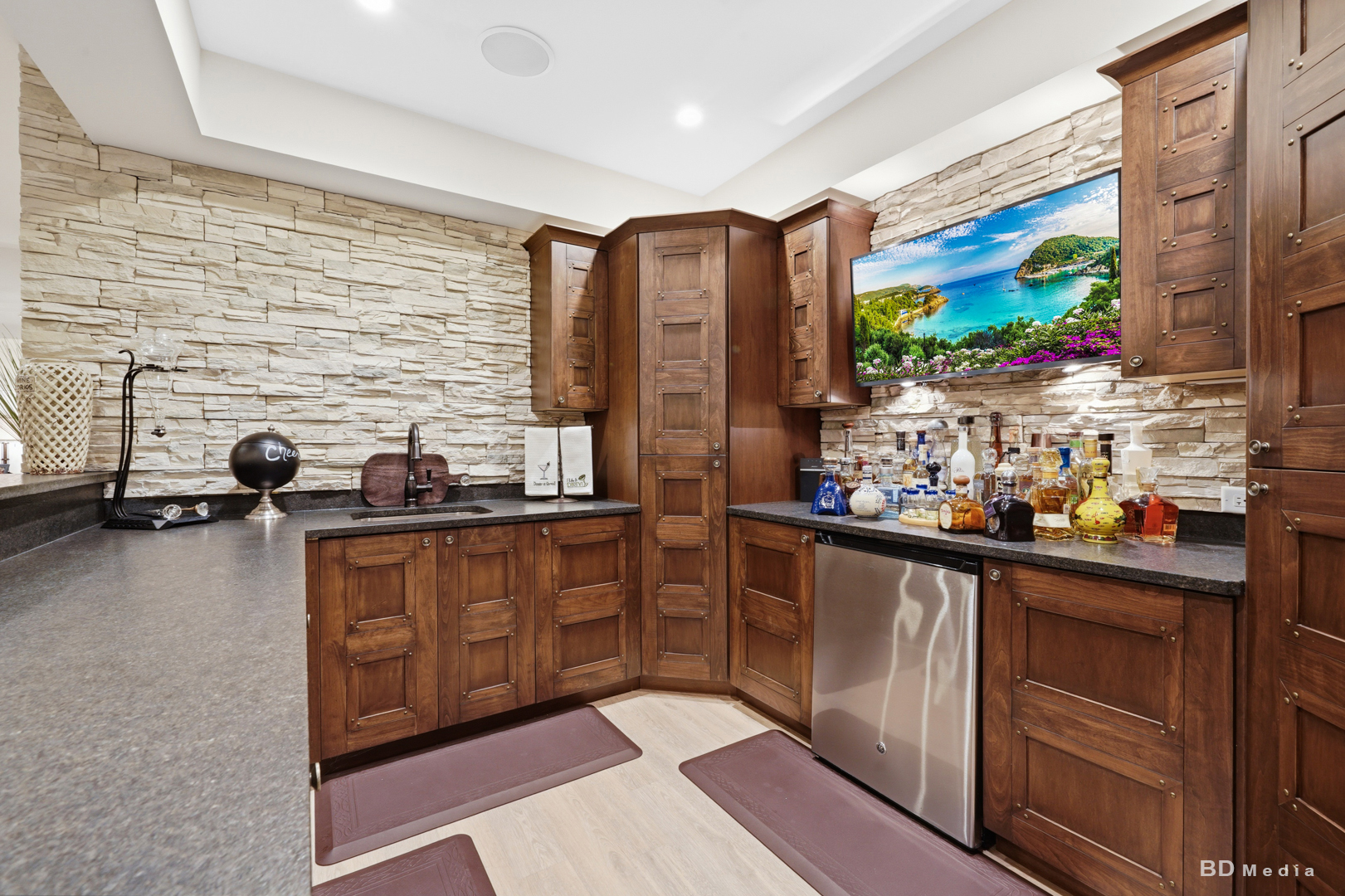 8999 Holland Harbor Circle Property Photo 33