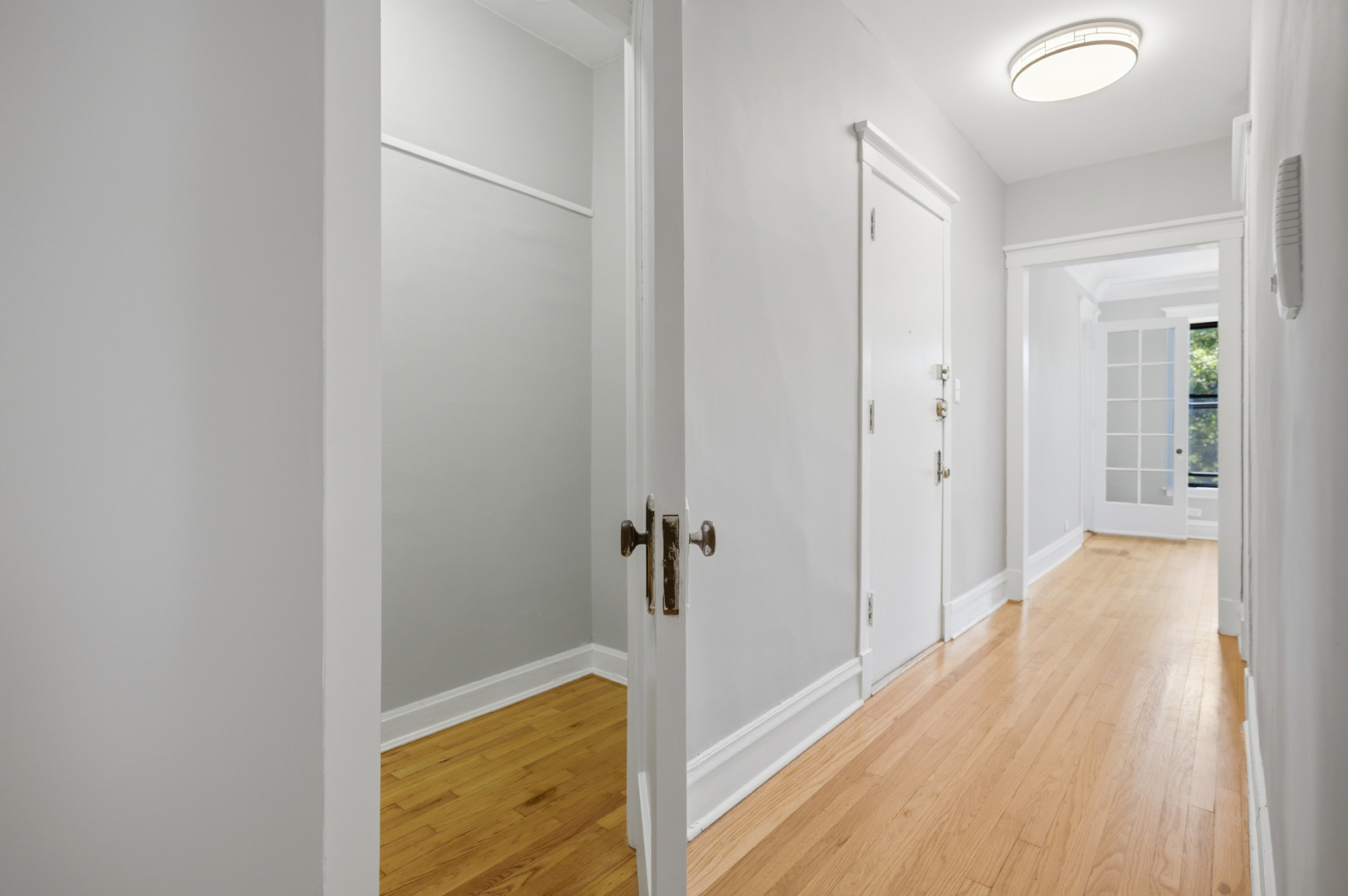 1226 E 54th Street 2w Property Photo 4