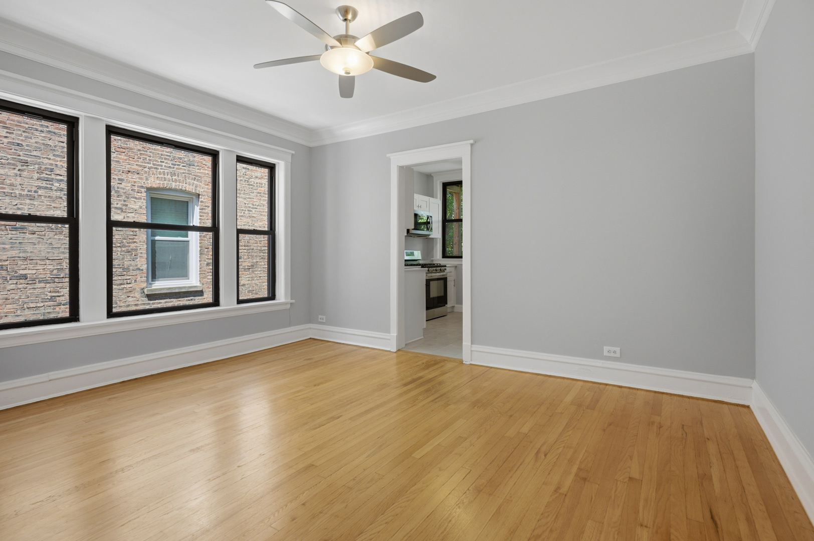 1226 E 54th Street 2w Property Photo 6