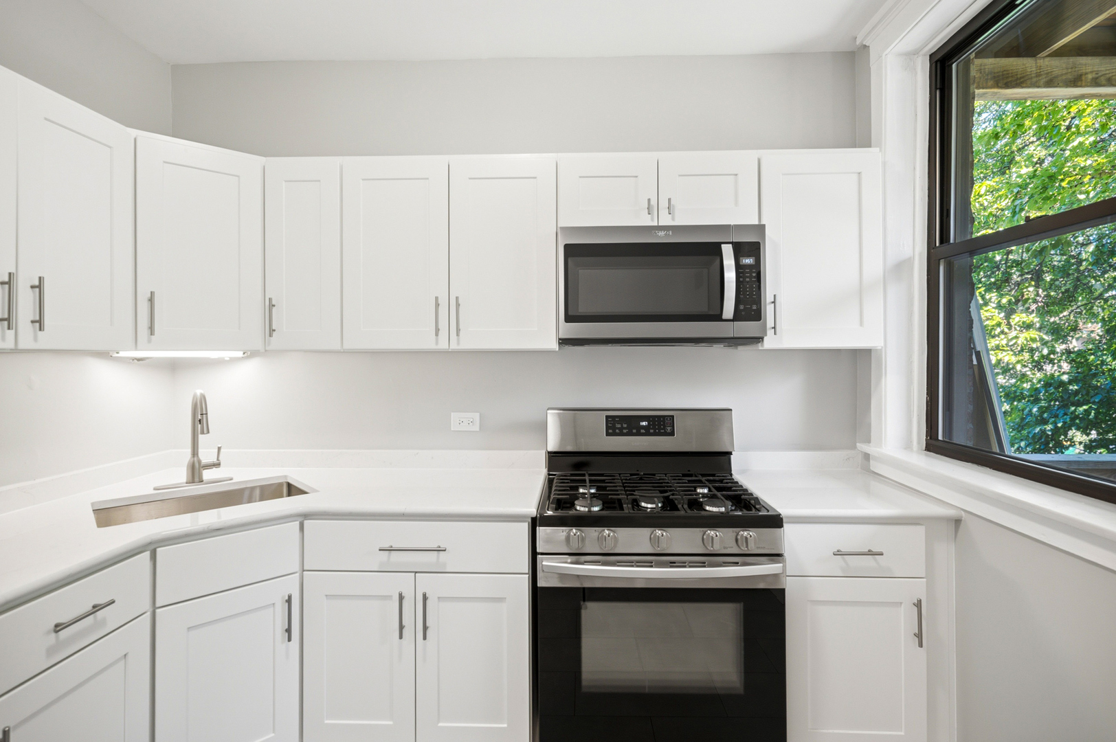 1226 E 54th Street 2w Property Photo 10