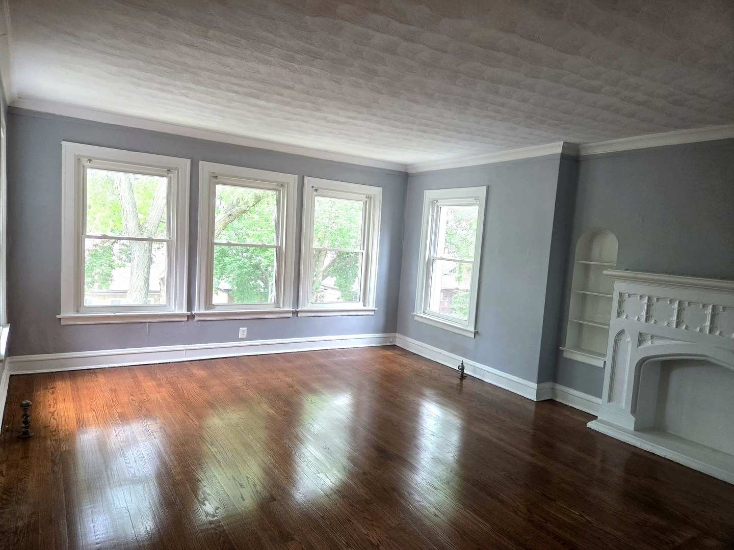 8030 S Paxton Avenue 3 Property Photo 2