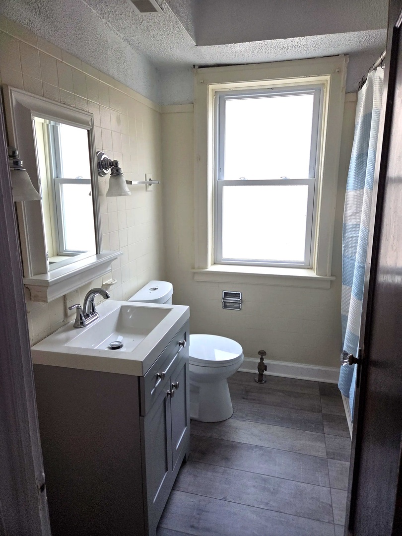 8030 S Paxton Avenue 3 Property Photo 5