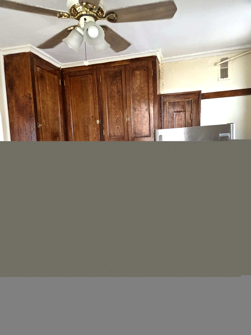 8030 S Paxton Avenue 3 Property Photo 7