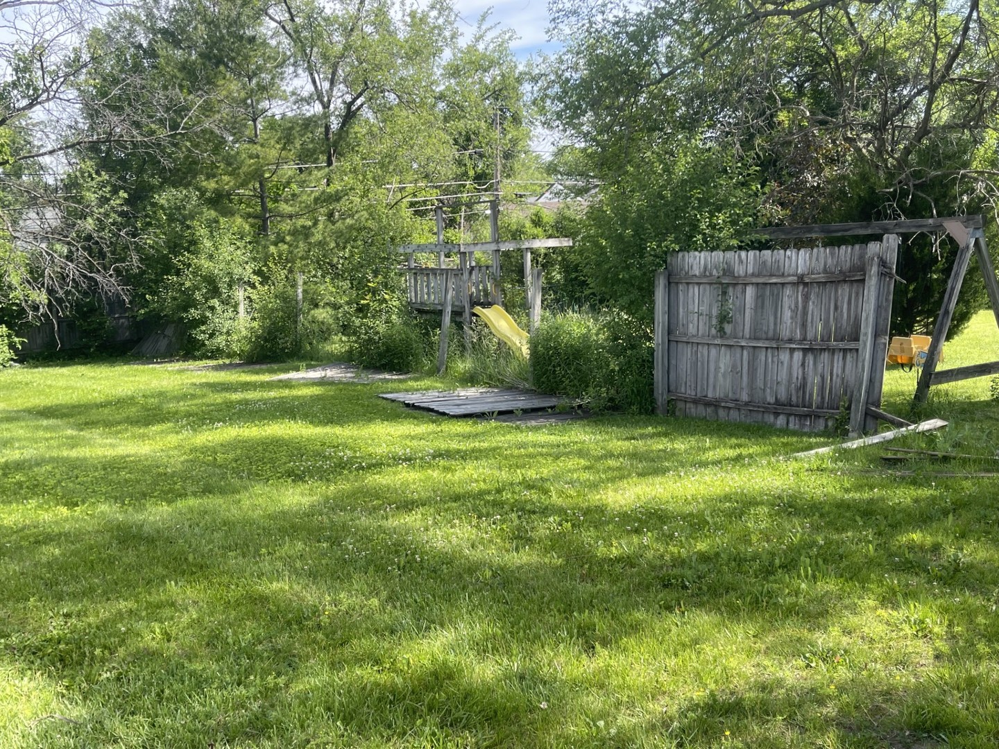 400 E Altgeld Avenue Property Photo 4
