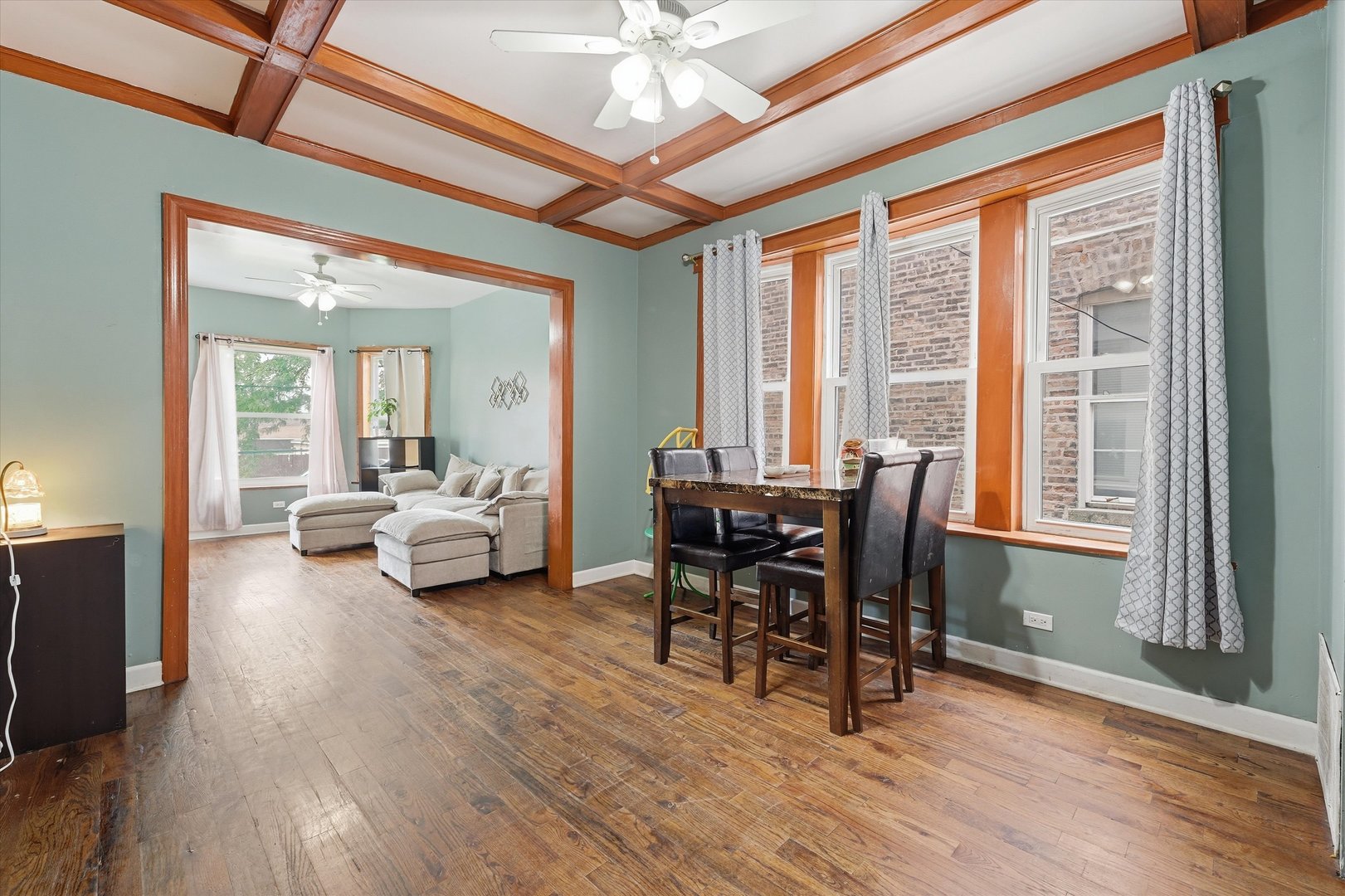 5106 W Fulton Street Property Photo 5