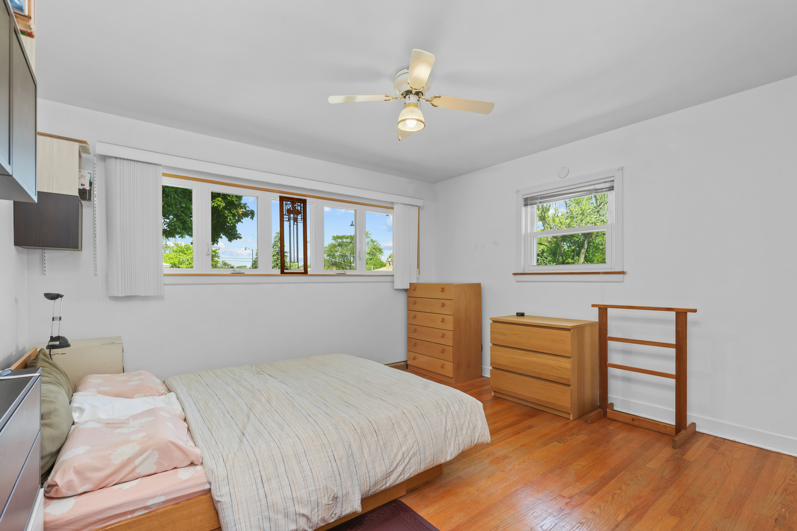 7555 N Neva Avenue Property Photo 6