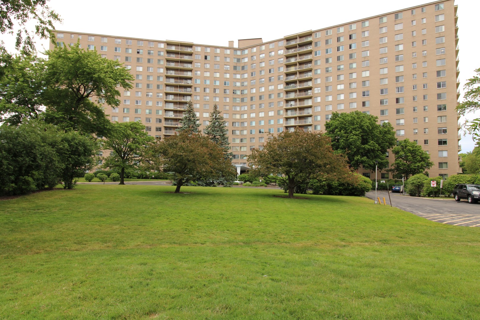7061 N Kedzie Avenue 116 Property Photo 1