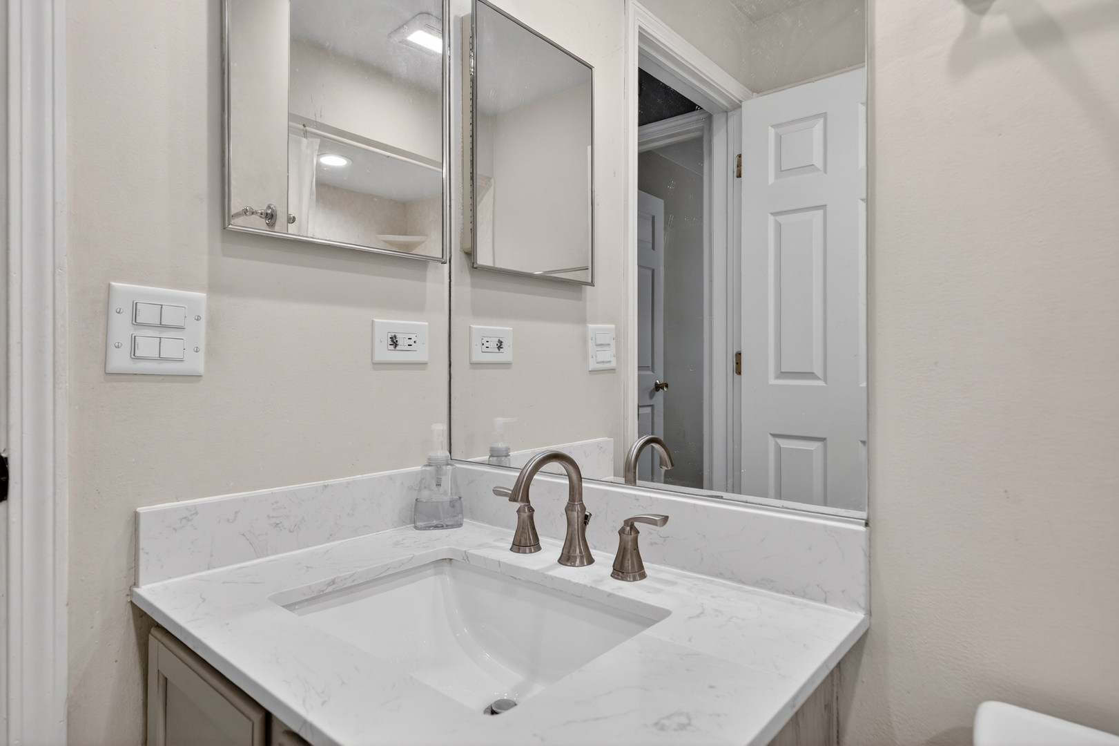 1608 E Clayton Court 1608 Property Photo 22
