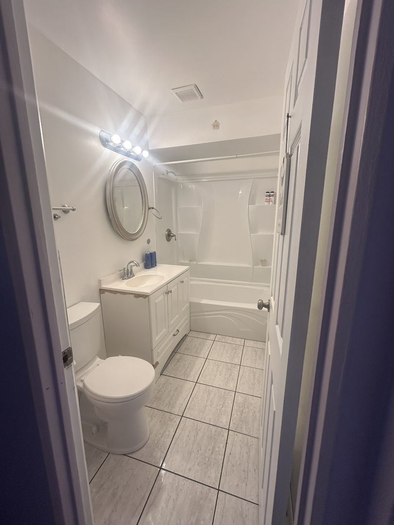 6737 W Irving Park Road 2a Property Photo 10