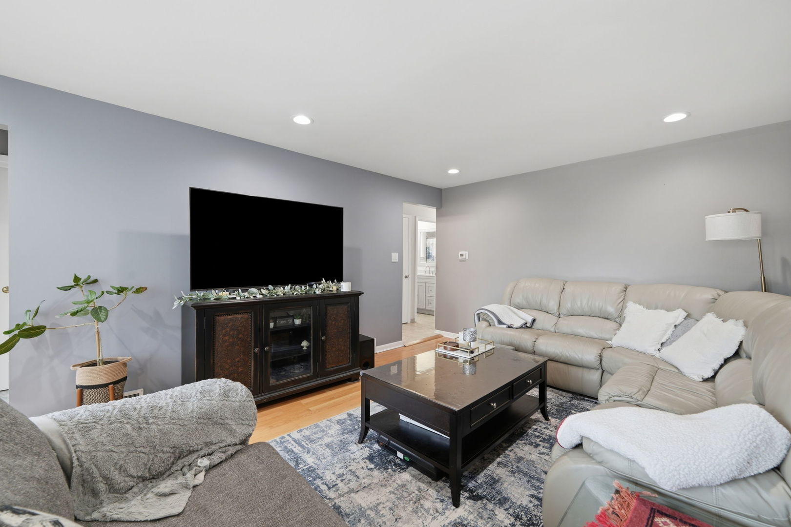 3349 N Osage Avenue Property Photo 6