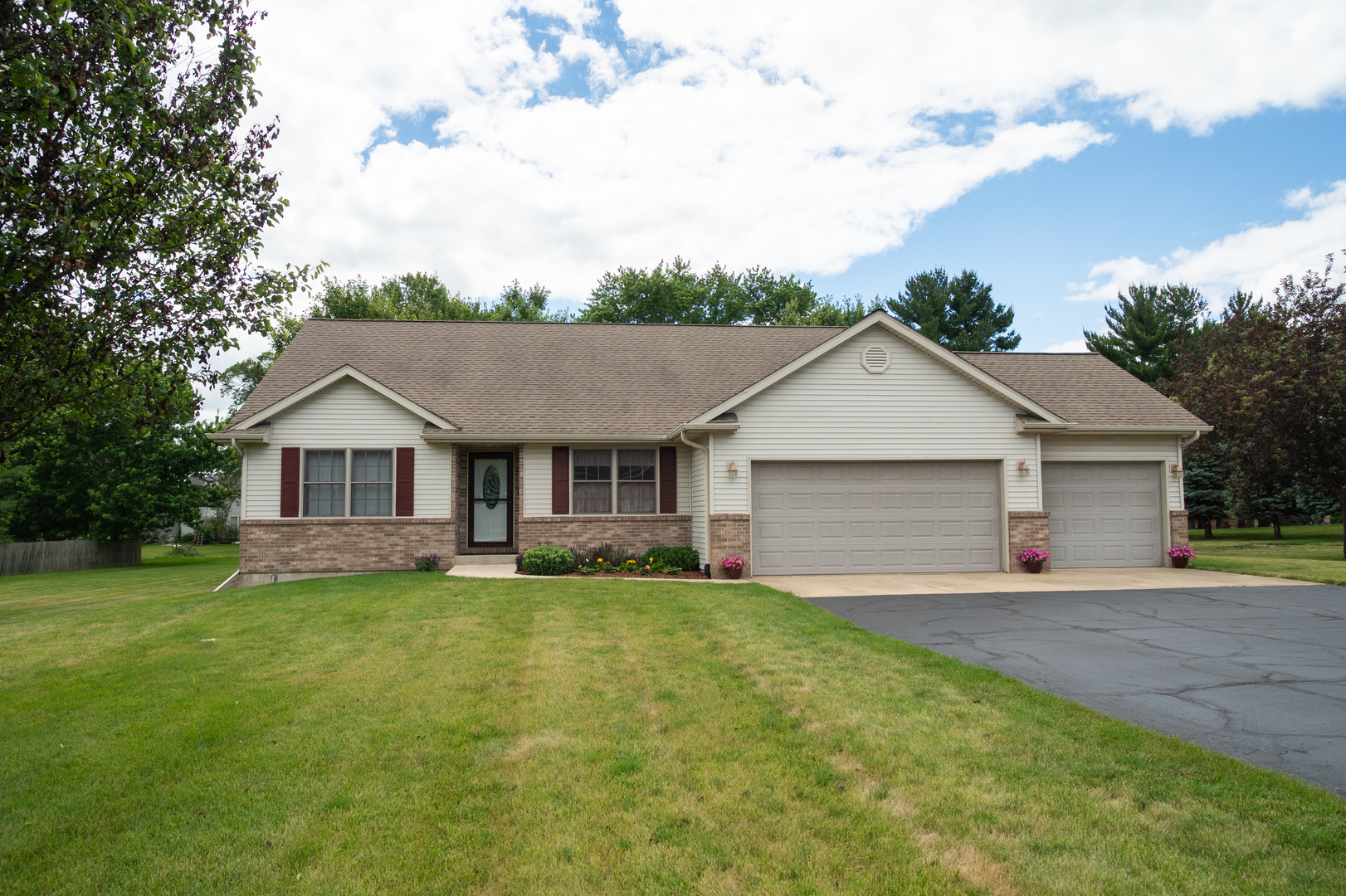 10092 Raindance Drive Property Photo 1