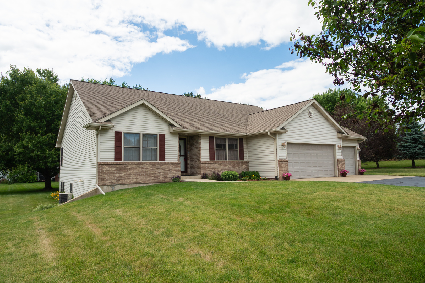 10092 Raindance Drive Property Photo 2