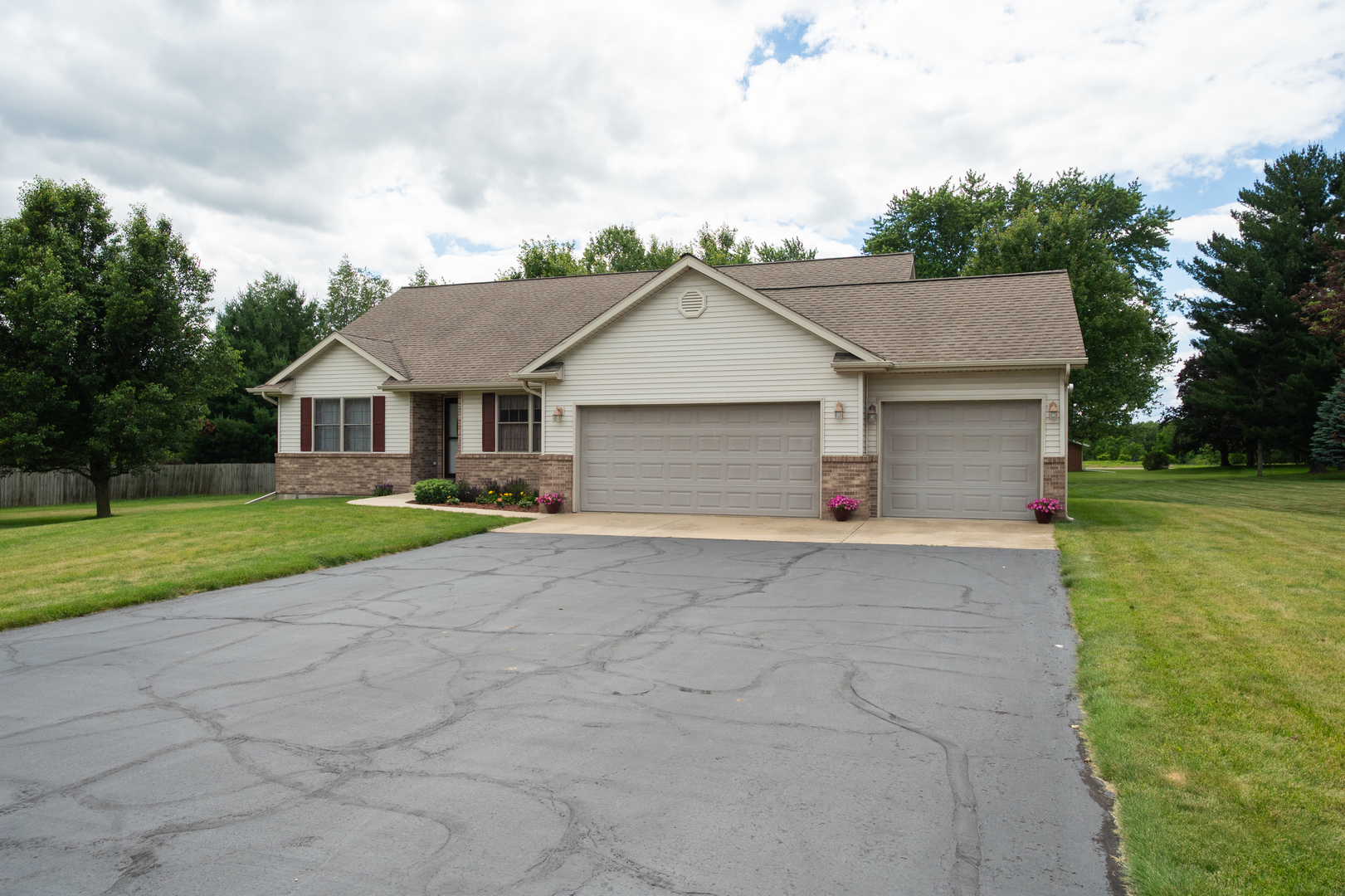 10092 Raindance Drive Property Photo 3