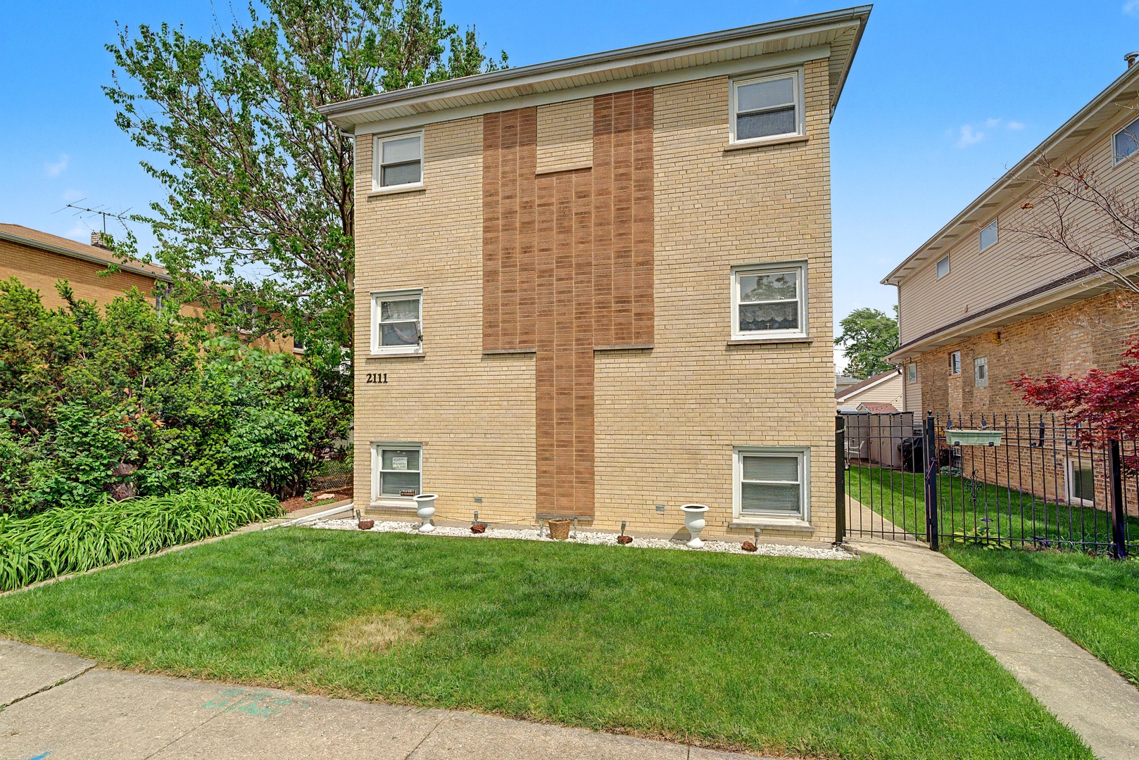 2111 N 75th Avenue 1E Property Photo 1