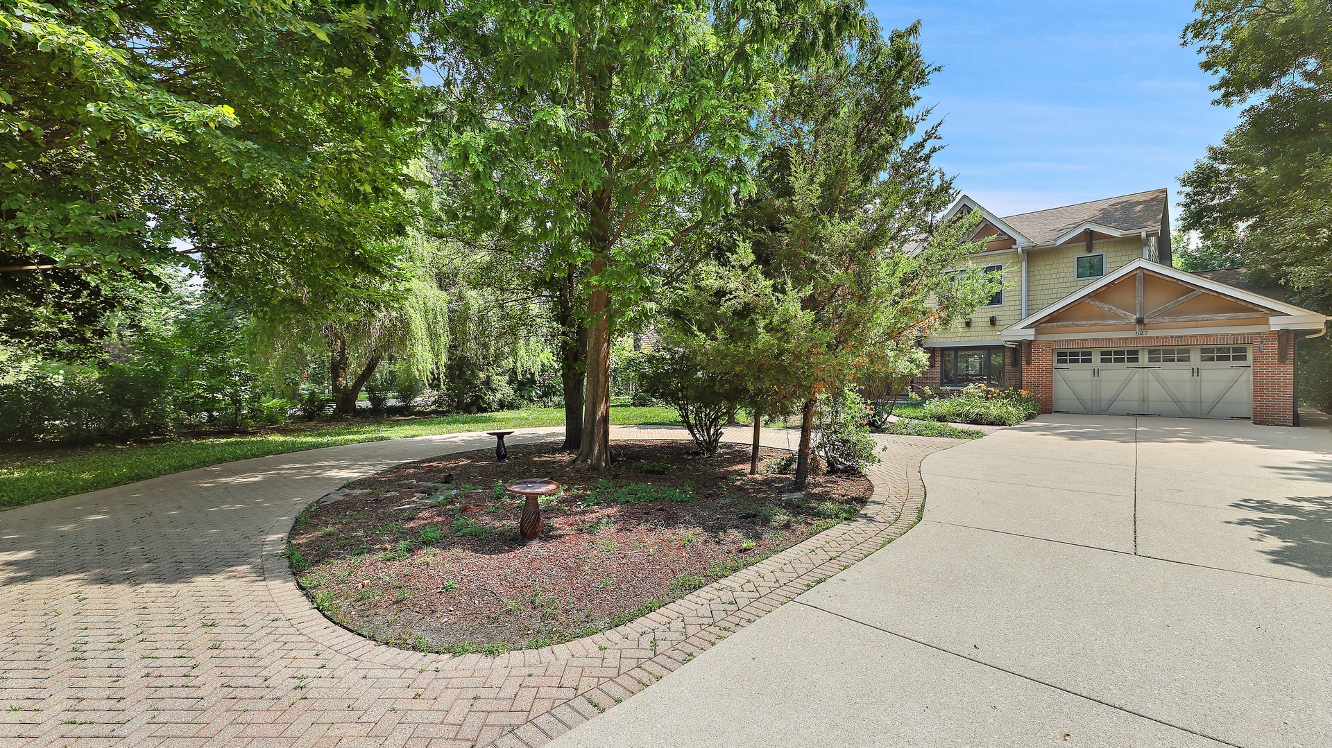 827 S Arlington Heights Road Property Photo 3