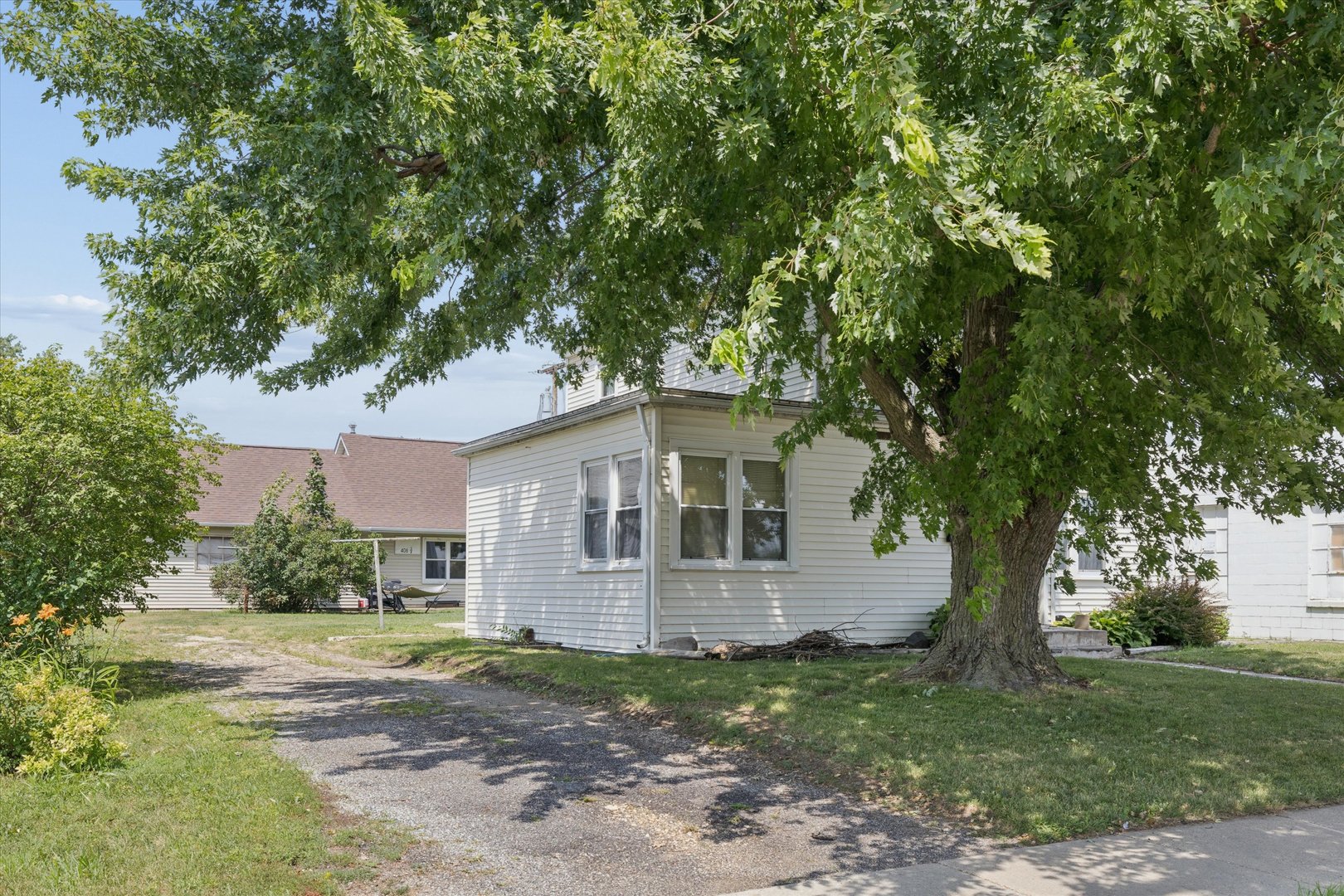 406 11th Street Property Photo 2