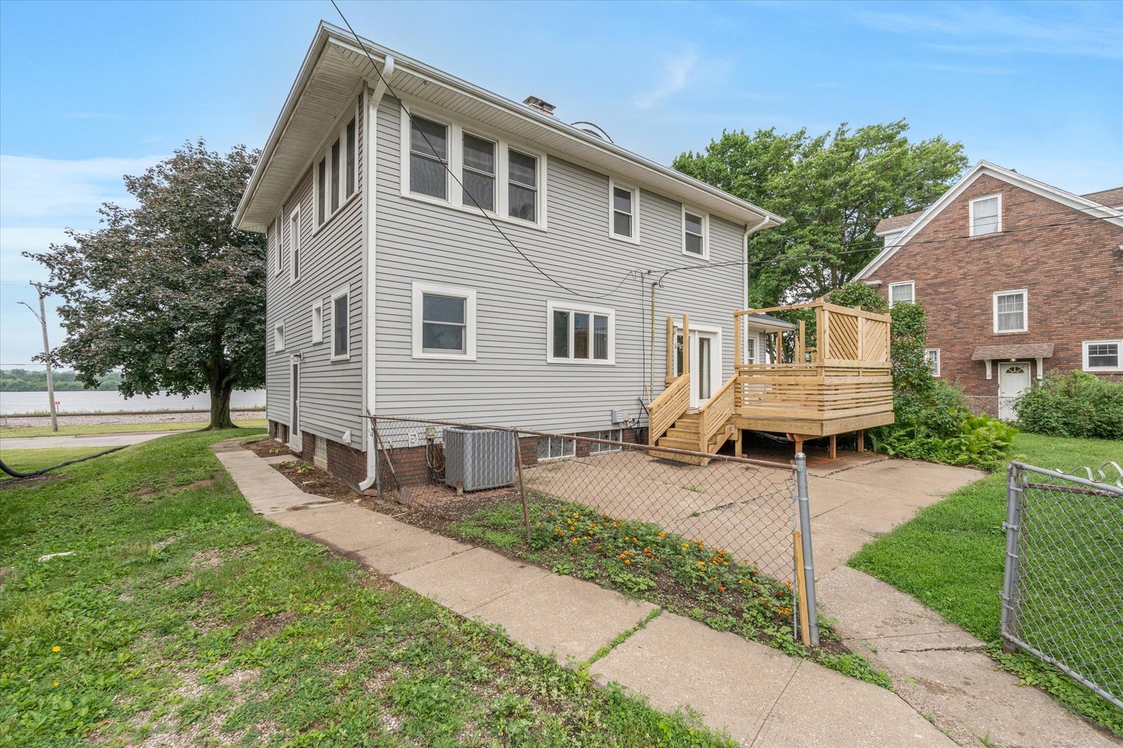 732 River Drive Property Photo 2