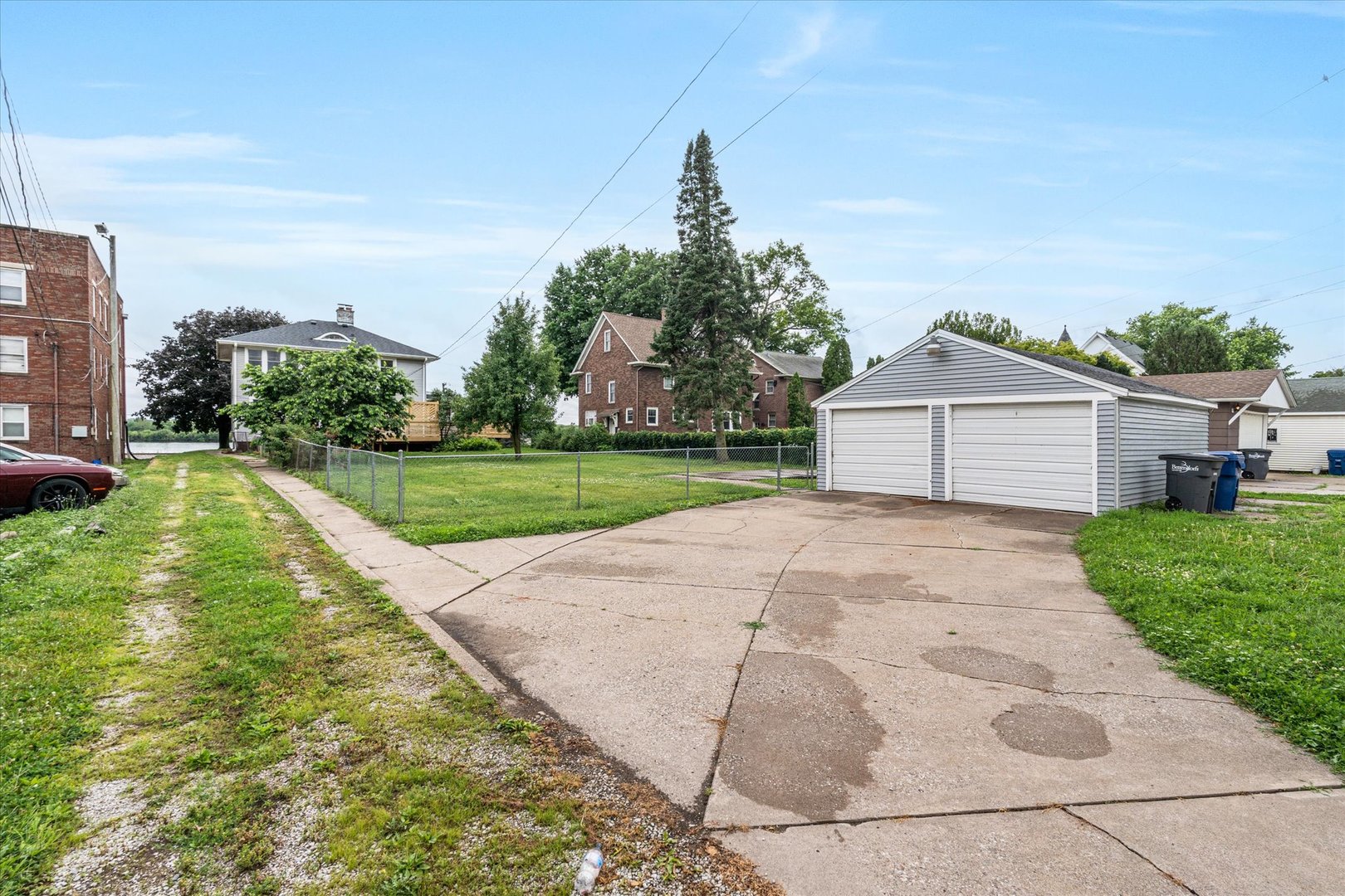 732 River Drive Property Photo 4