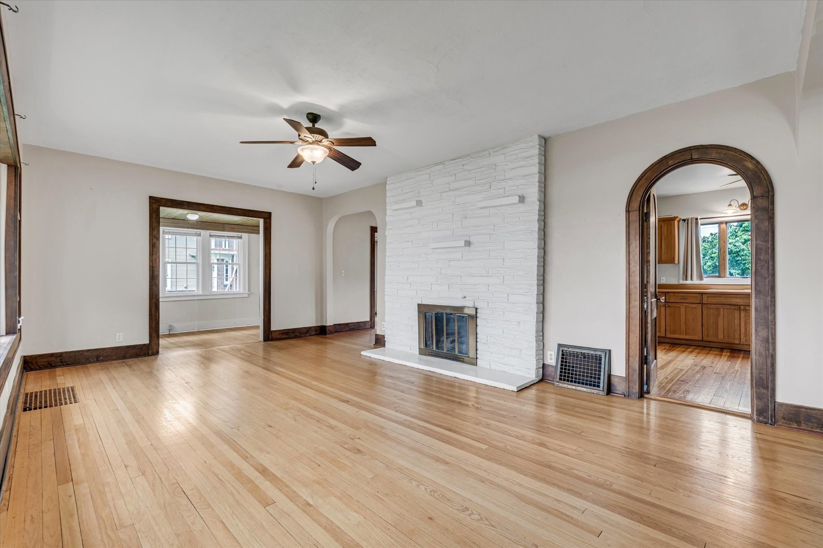 732 River Drive Property Photo 6