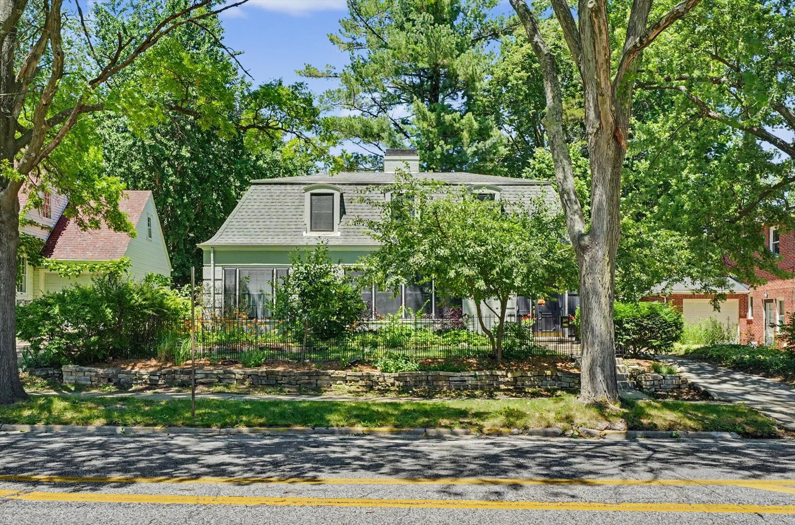 208 W Florida Avenue