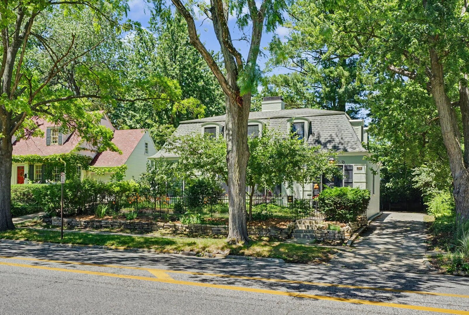 208 W Florida Avenue Property Photo 2