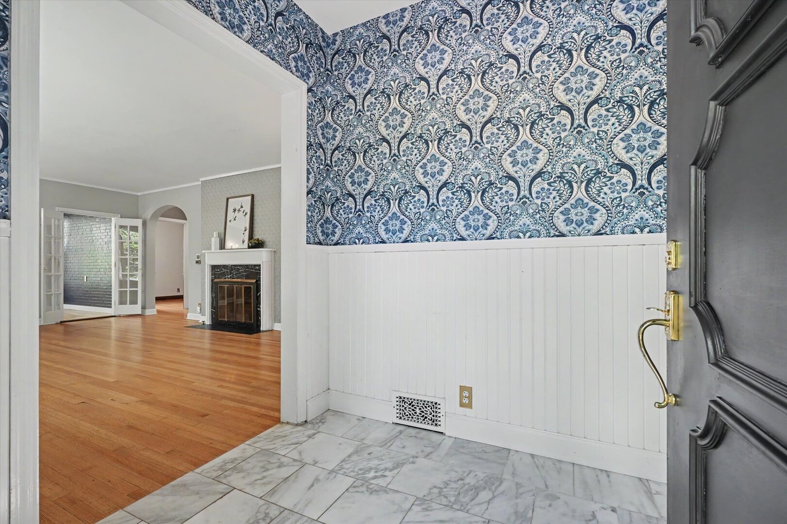 208 W Florida Avenue Property Photo 5